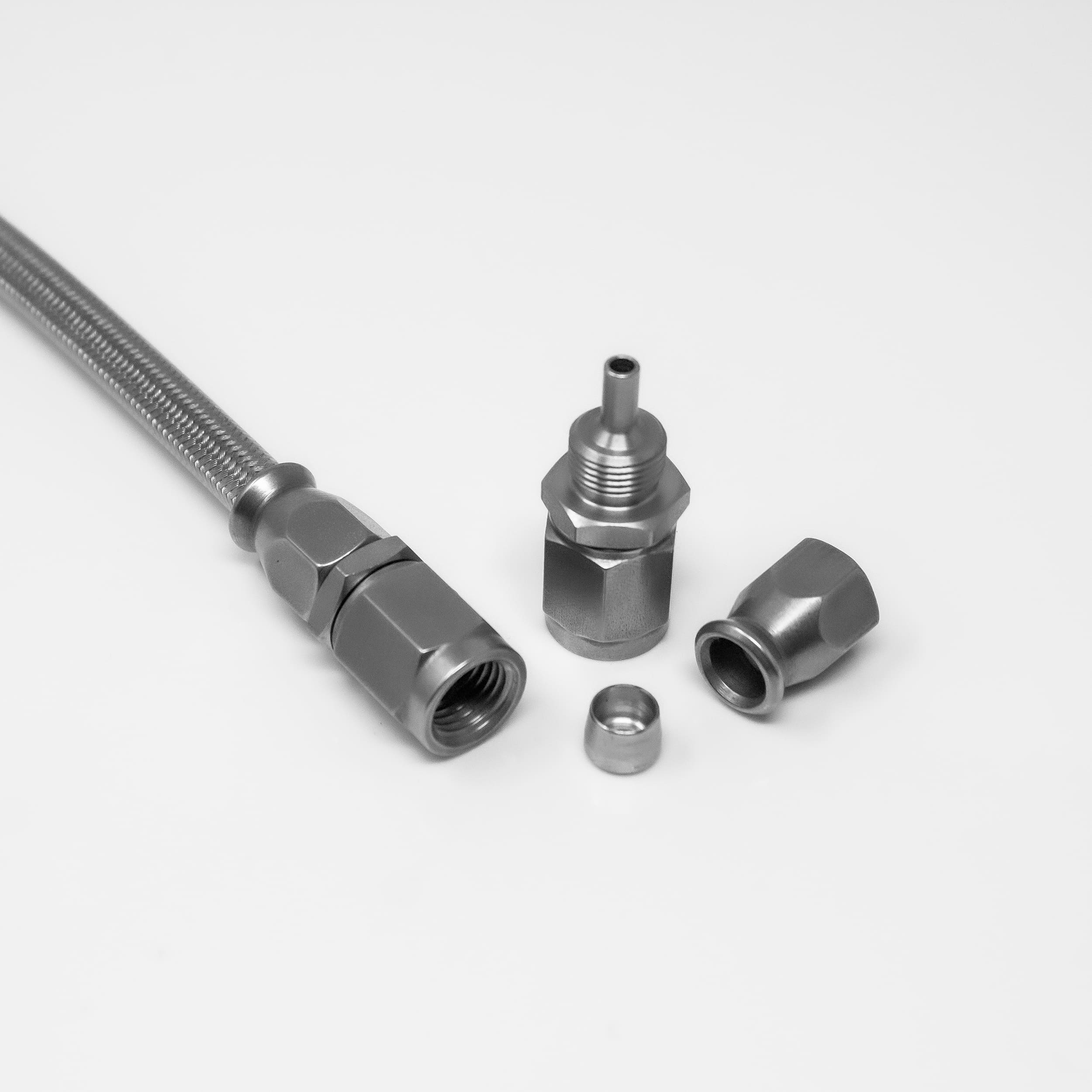 Aeroquip FCM1066 Aluminium Banjo-Fitting -06AN – Für Holley Vergaser 600-660 Serie (rot/blau Eloxiert)